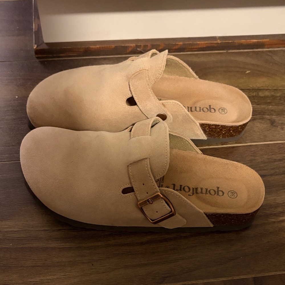 Beige Clogs by Qomfort